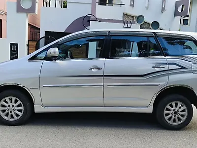2013 Toyota Innova 2.5 EV PS 7 STR BS-III
