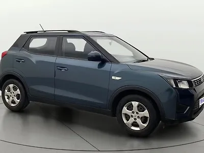 2022 Mahindra XUV300 W6 1.2 Petrol 1