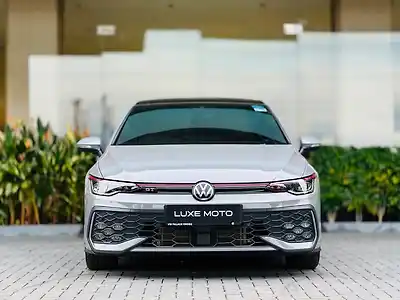 2025 फ़ॉक्सवैगन गोल्फ़ जीटीआई 2.0L TSI Petrol Turbo Automatic 1