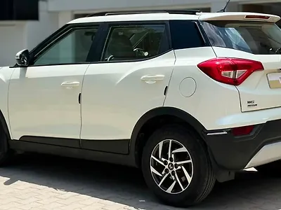 2022 Mahindra XUV300 W8 (O) 1.2 Petrol AMT