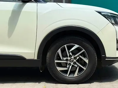 2022 Mahindra XUV300 W8 (O) 1.2 Petrol AMT