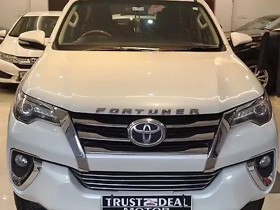2017 Toyota Fortuner 2.8 4x2 AT [2016-2020] 1