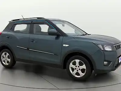 2023 महिंद्रा XUV300 W6 1.2 पेट्रोल एएमटी [2021] 1
