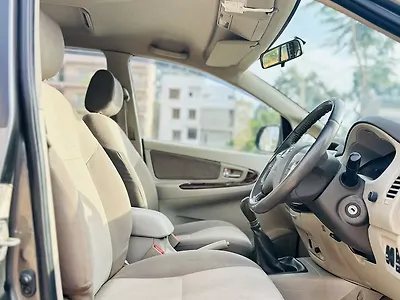 2012 Toyota Innova 2.5 VX 8 STR BS-IV