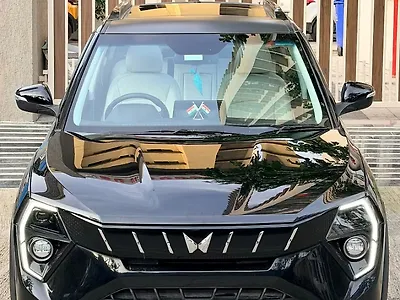 2025 Mahindra XUV 3XO AX7 Diesel 1.5L Turbo Manual Dual Tone 1