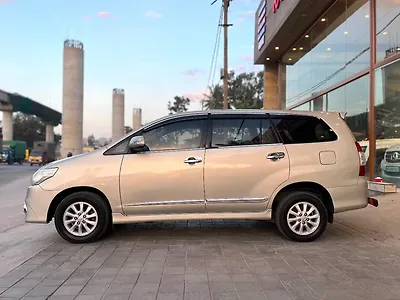 2014 Toyota Innova 2.5 VX 8 STR BS-III