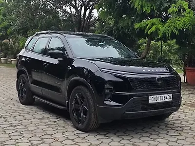 2024 Tata Safari Accomplished Dark Edition AT 7 STR