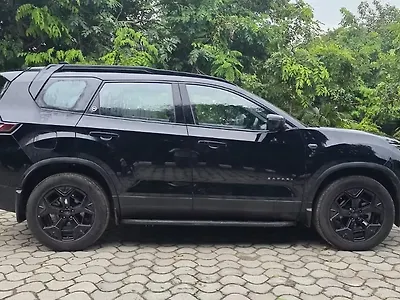 2024 Tata Safari Accomplished Dark Edition AT 7 STR