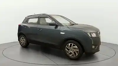 2024 Mahindra XUV300 W6 1.2 Petrol 1