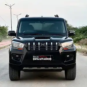 2015 Mahindra Scorpio S10 1