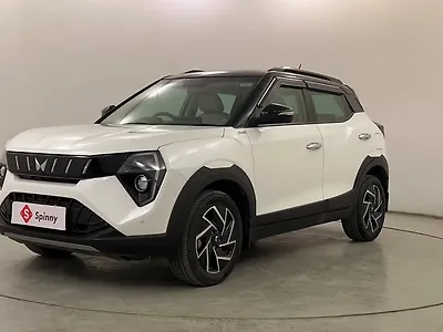 2024 Mahindra XUV 3XO AX7 Petrol 1.2L Turbo Manual Dual Tone 1