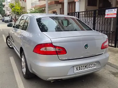 2010 Skoda Superb Elegance 1.8 TSI MT