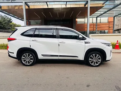 2023 Toyota Innova Hycross ZX (O) Hybrid (Electric + Petrol) Automatic (e-CVT) 7 STR