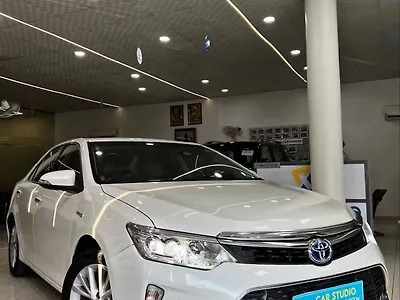 2015 Toyota Camry Hybrid [2015-2017] 1