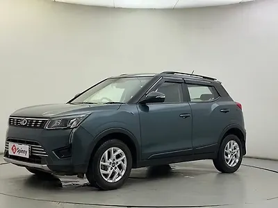 2022 Mahindra XUV300 W8 1.2 Petrol 1