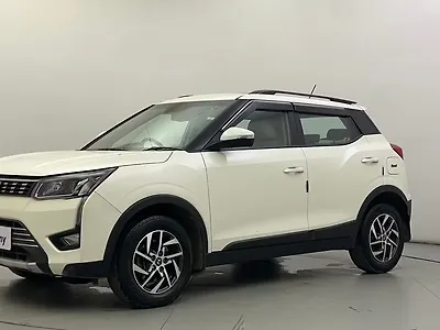 2023 Mahindra XUV300 W8 (O) 1.5 Diesel AMT 1