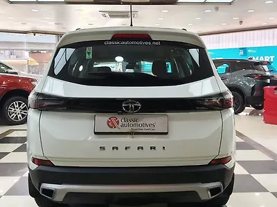 2023 Tata Safari Old Generation XTA Plus