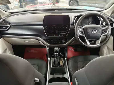 2023 Tata Safari Old Generation XTA Plus