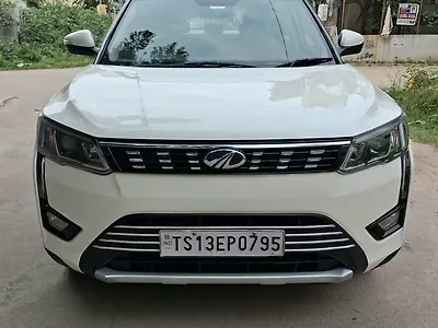 2019 Mahindra XUV300 W8 1.5 Diesel [2020] 1