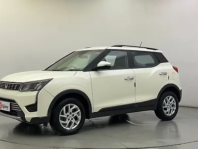 2023 Mahindra XUV300 W8 1.5 Diesel 1