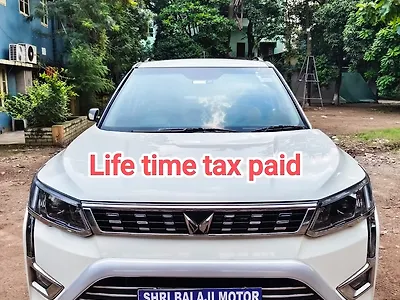 2023 Mahindra XUV300 W8 1.2 Petrol [2019] 1