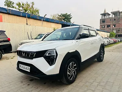 2025 महिंद्रा XUV 3XO AX5 Petrol 1.2L Turbo Automatic (TC) 1