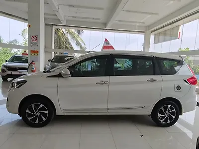 2023 Toyota Rumion V MT