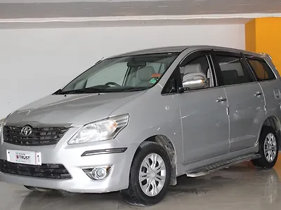 2012 Toyota Innova 2.5 GX 8 STR