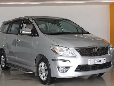 2012 Toyota Innova 2.5 GX 8 STR
