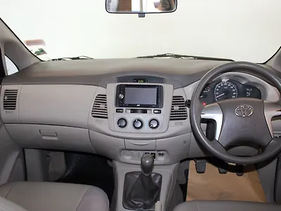 2012 Toyota Innova 2.5 GX 8 STR