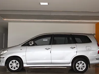 2012 Toyota Innova 2.5 GX 8 STR