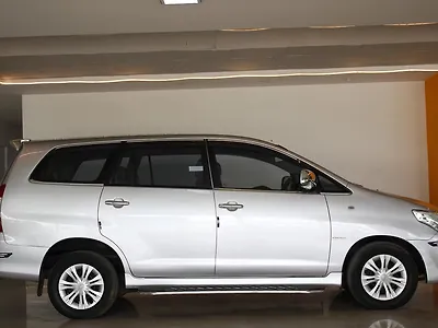2012 Toyota Innova 2.5 GX 8 STR