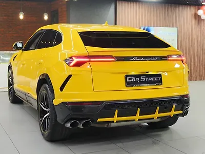 2018 Lamborghini Urus Twin-Turbo V8