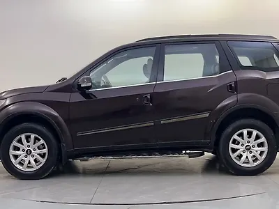 2017 Mahindra XUV500 W10 AT Black Interiors