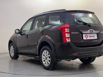 2017 Mahindra XUV500 W10 AT Black Interiors