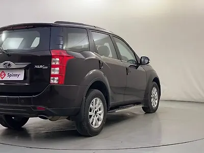 2017 Mahindra XUV500 W10 AT Black Interiors