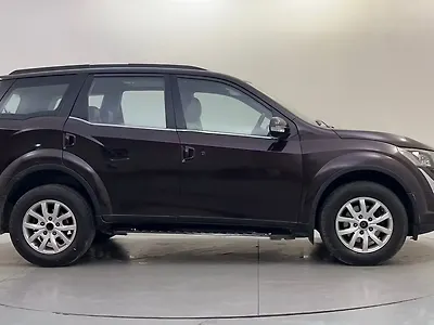 2017 Mahindra XUV500 W10 AT Black Interiors