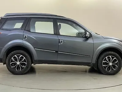 2015 Mahindra XUV500 W6