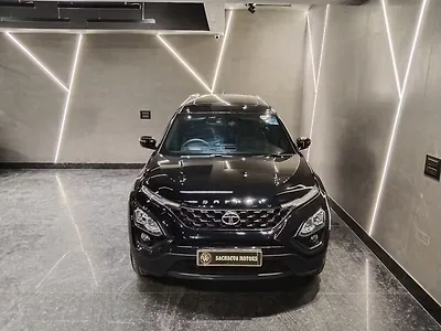 2022 Tata Safari XZA Plus 1