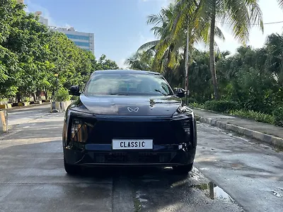 2025 Mahindra XEV 9e Pack Three 79.0 kWh 7.2kW Charger 1