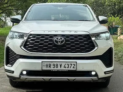 2025 Toyota Innova Hycross VX (O) Hybrid (Electric + Petrol) Automatic (e-CVT) 7 STR Platinum White Pearl 1