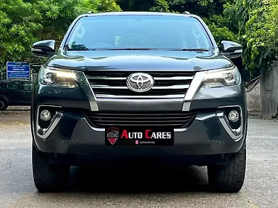 2017 Toyota Fortuner 2.8 4x2 MT [2016-2020] 1