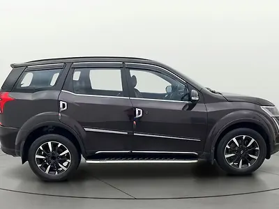 2019 Mahindra XUV500 W11