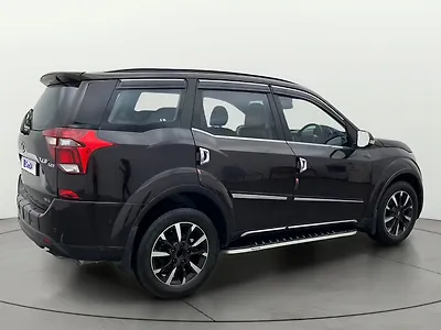 2019 Mahindra XUV500 W11