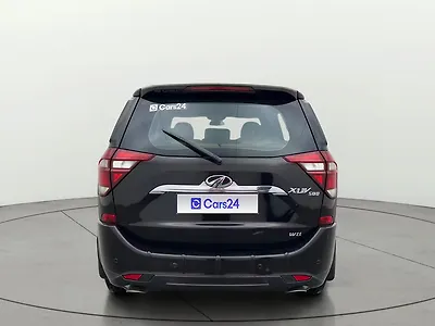 2019 Mahindra XUV500 W11
