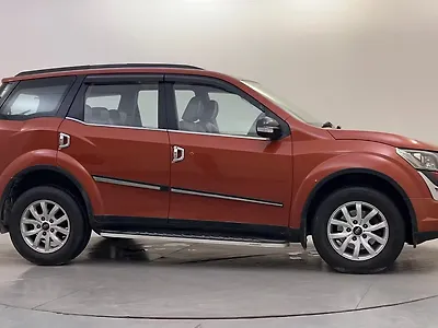 2015 Mahindra XUV500 W10