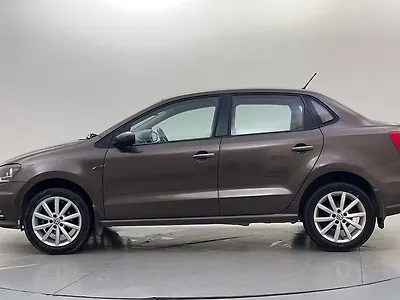 2017 Volkswagen Ameo Highline1.2L Plus (P) 16 Alloy