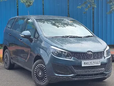2018 Mahindra Marazzo M4 8 STR 1