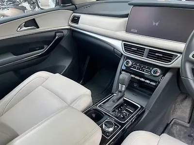 2022 Mahindra Old Generation XUV700 AX 7 Petrol AT Luxury Pack 7 STR