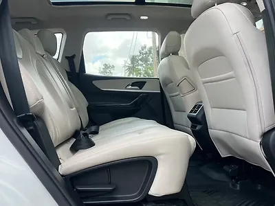 2022 Mahindra Old Generation XUV700 AX 7 Petrol AT Luxury Pack 7 STR
